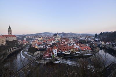 Ceny nemovitostí v krizi klesly až o 24 %, zlevnila i Praha - Kupní Síla